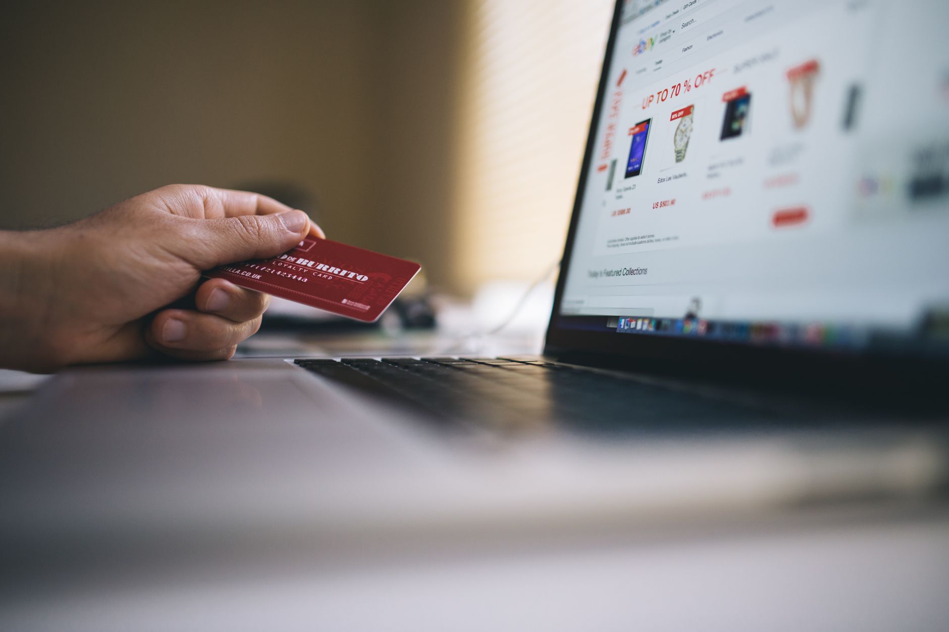 vídeo de produto aumentando conversão em página de e-commerce
